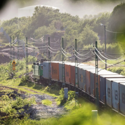 Mycket av det långväga exportgodset består av svenska basindustrivaror som stål och skog. Det fraktas i regel på tåg från inlandet till Göteborgs hamn för transport på containerfartyg till exportmarknader i bland annat Asien. Bild: Göteborgs Hamn.