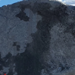 Ett av stenblocken som flyttas för Norrbotniabanan är 42,5 kubikmeter stor och väger 120 ton. Foto: Trafikverket