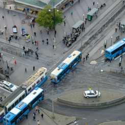 Antalet påstigande minskade mellan 2020 och 2021 för buss, spårväg samt järnväg