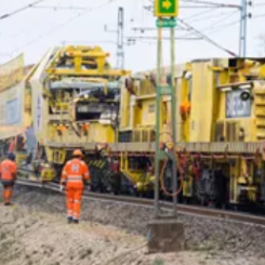 Trafikverket lägger upp till två kilometer spår per dag och spårläggningståget når snart Sollefteå. Foto: Trafikverket