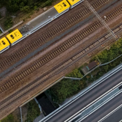 Banan är angiven som en brist i den nationella planen för transportsystemet 2018-2029 utifrån kapacitet och långa restider. Foto: Trafikverket