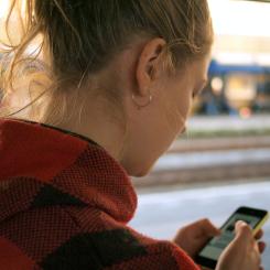 "Mobiltäckning är en hygienfaktor" säger Patrik Jakobsson, chef för avdelningen för tillväxt och samhällsbyggnad på Sveriges Kommuner och Regioner. Foto: daria nepriakhina/unsplash