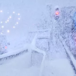 Stora snömängder under november påverkade järnvägens punktlighet. Foto: Trafikverket