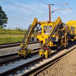 Här förbereds spåren för högre hastigheter, vilket innebär att tåg i framtiden kan färdas i upp till 200 kilometer i timmen. Foto: Banedanmark