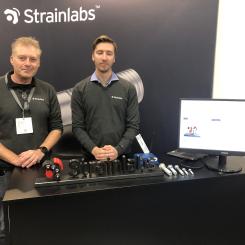Lars Öberg, key account sales, och Johan Hanssen, elingenjör, visade Strainlabs digitala skruvar på Elmia Nordic Rail.