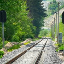 Järnvägssträcka med enkelspår. Foto: Adem Percem/Unsplash