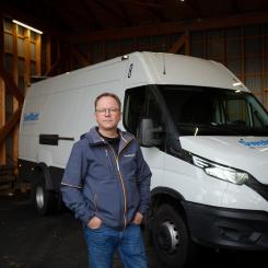 Teamet arbetar ofta direkt på bangårdar och andra svåråtkomliga platser, där snabb tillgång till rätt utrustning är avgörande för att minimera driftstopp. Foto: Swemaint