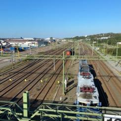 Sträckan Göteborg–Alingsås är idag den mest överbelastade järnvägssträckan i Sverige – och problemen påverkar allt från pendling till exportflöden och svensk beredskap.