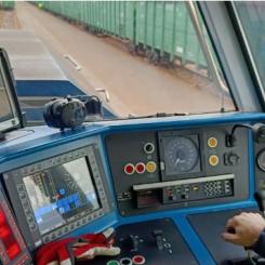 Förarhytt i godståg utrustad med digitala övervaknings- och kamerasystem, exempel på teknik som används för att minska risker och förebygga skador i järnvägstrafiken. Arkivbild: Railway Metrics and Dynamics