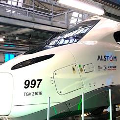 Flera tester krävs före kommersiell lansering. I december 2022 påbörjades förvalideringstester på Velim-anläggningen i Tjeckien. På denna slutna krets var målet att först godkänna tågets övergripande funktion vid hastigheter upp till 200 km/h. Foto: Alstom