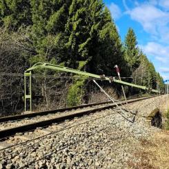 Skadad kontaktledningsstolpe mellan Herrljunga-Borås. Foto: Andreas Erlandsson