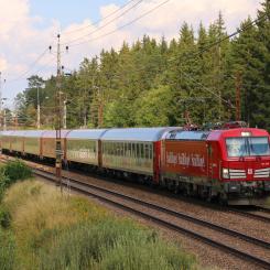 Elektrifieringen av Meråkerbanan mellan Storlien och Trondheim skapar nya möjligheter för gränsöverskridande tågtrafik, något som nu väcker Snälltågets intresse. Pressbild: Snälltåget