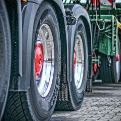Ett starkt transportnät av vägar, järnvägar, inre vattenvägar och sjövägar, ökar konkurrenskraften för EU:s industri. Foto: Creative Commons Lic (Pixabay) kredit: Tama66