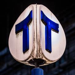 Näckrosen är den enda stationen på Stockholms tunnelbanesystem som har uppgångar i två kommuner. Foto: carl tronders/unsplash