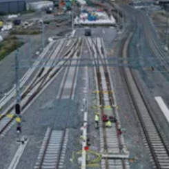 Trafikverket kommer att arbeta dygnet runt järnvägen genom Varberg med spårbyten samt signal- och kontaktledningar. Foto: Trafikverket