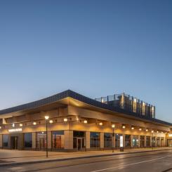 Få städer har något så unikt som en ny tågstation vid havet. Stationen blir ett nytt landmärke för Varberg vid sidan av klassiker som fästningen och kallbadhuset. Foto: Åke E:son Lindman