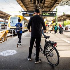 För att göra det enklare att kombinera cykel med kollektivtrafik ska Västtrafik i höst testa en ny lösning ombord på fyra Västtåg. Fotograf: Eddie Löthman