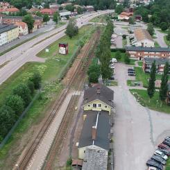 Trafikverket anlägger en ny och bättre perrong vid stationshuset i Säter. Foto: Trafikverket